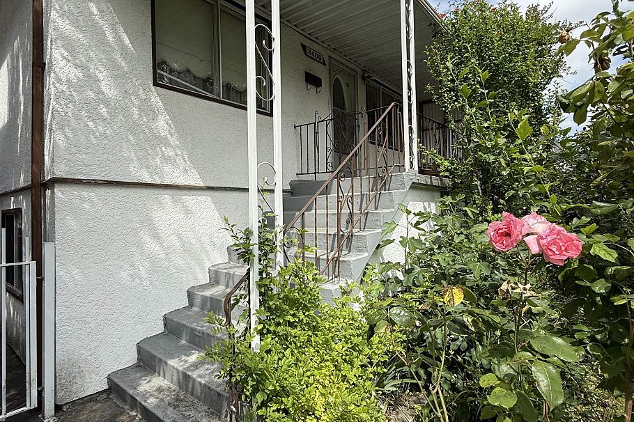 3409 E Pender Street Vancouver, BC - 2