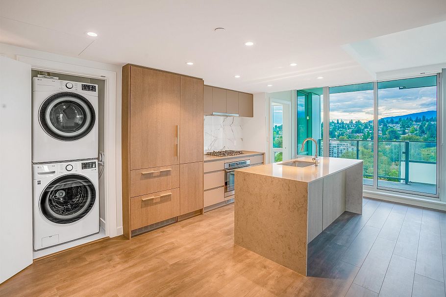 2201 1500 Fern Street North Vancouver, BC - 4