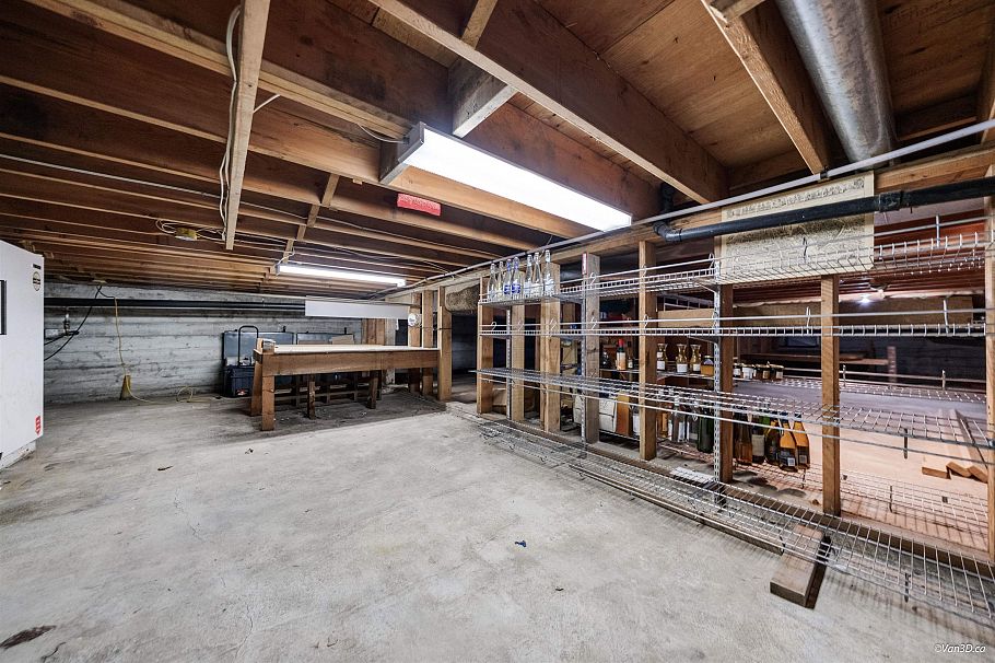 1226 Seymour Boulevard North Vancouver, BC - 39