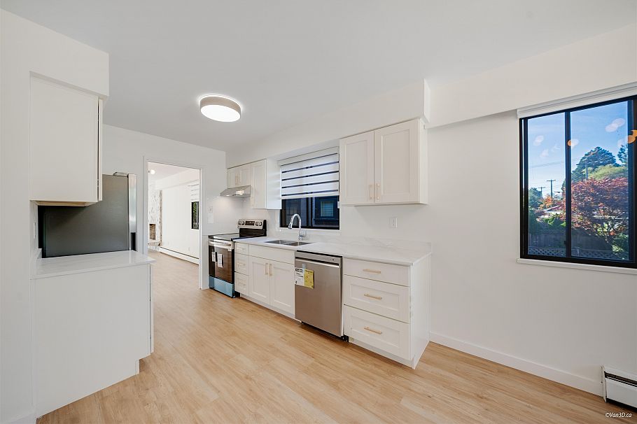 4565 W 9th Avenue Vancouver, BC - 12