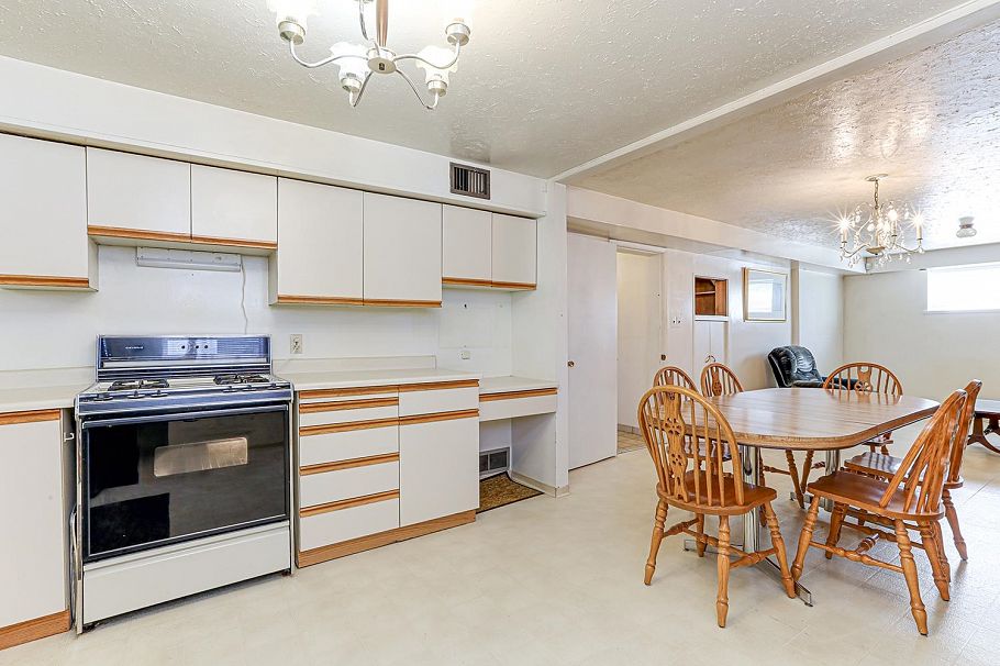 2553 E 20th Avenue Vancouver, BC - 24