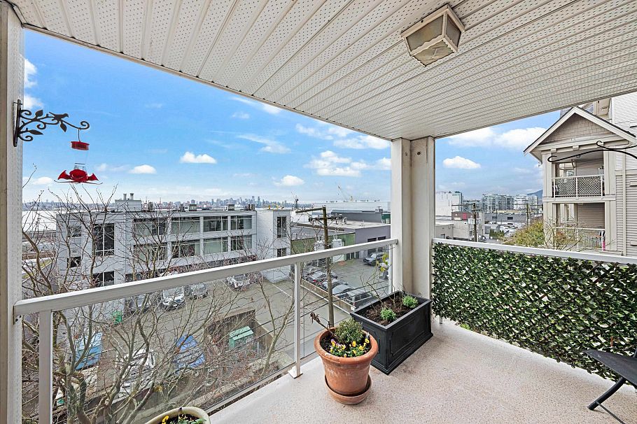 213 365 E 1st Street North Vancouver, BC - 20