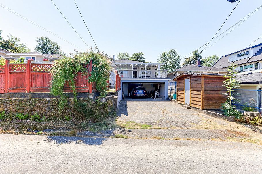 2553 E 20th Avenue Vancouver, BC - 31