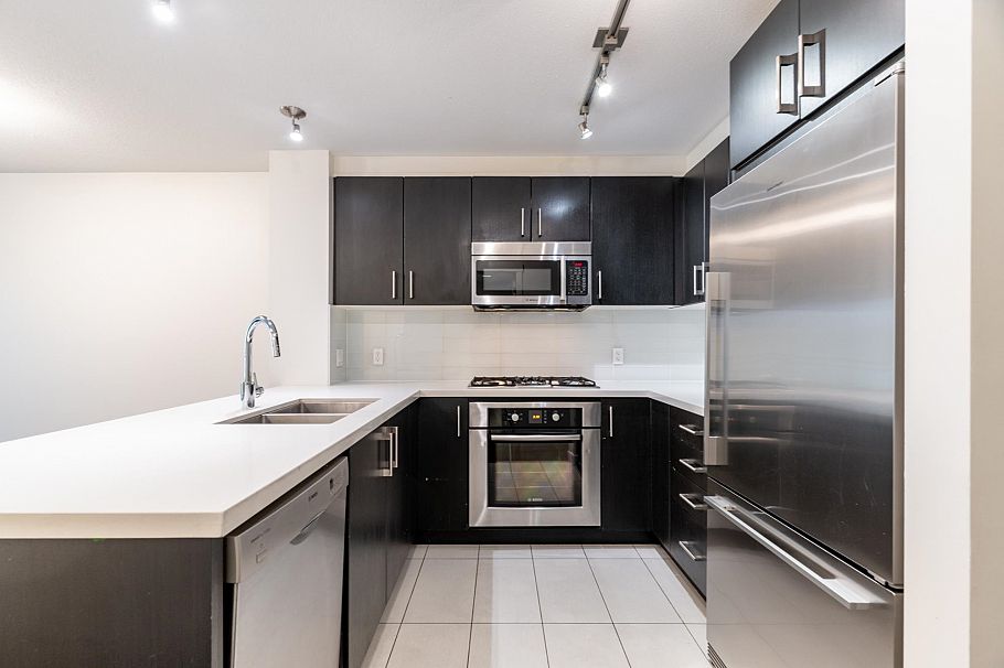 207 3133 Riverwalk Avenue Vancouver, BC - 5