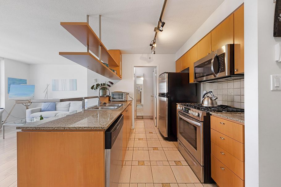 1607 1495 Richard Street Vancouver, BC - 10