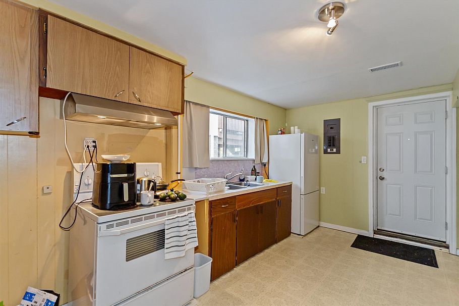 1615 Adanac Street Vancouver, BC - 17