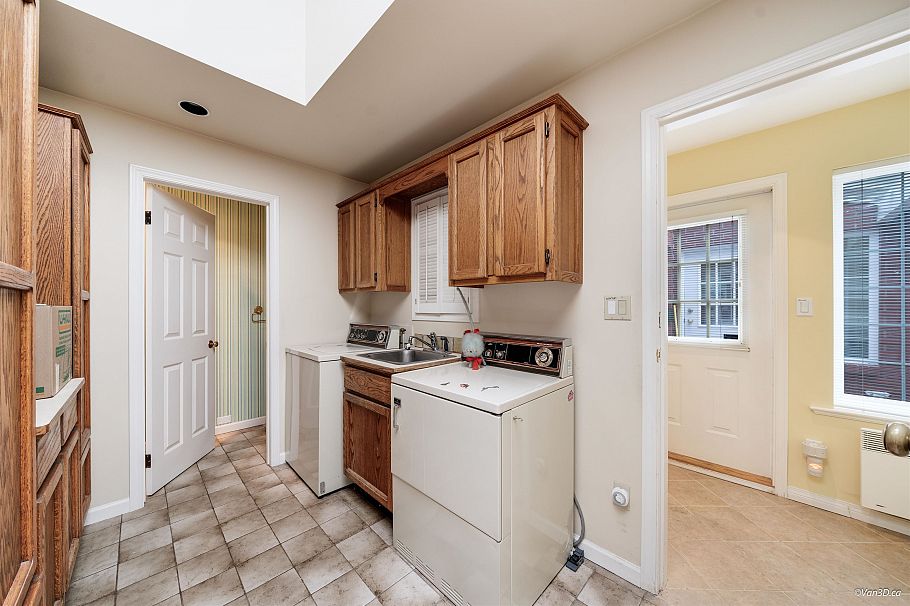 1226 Seymour Boulevard North Vancouver, BC - 32