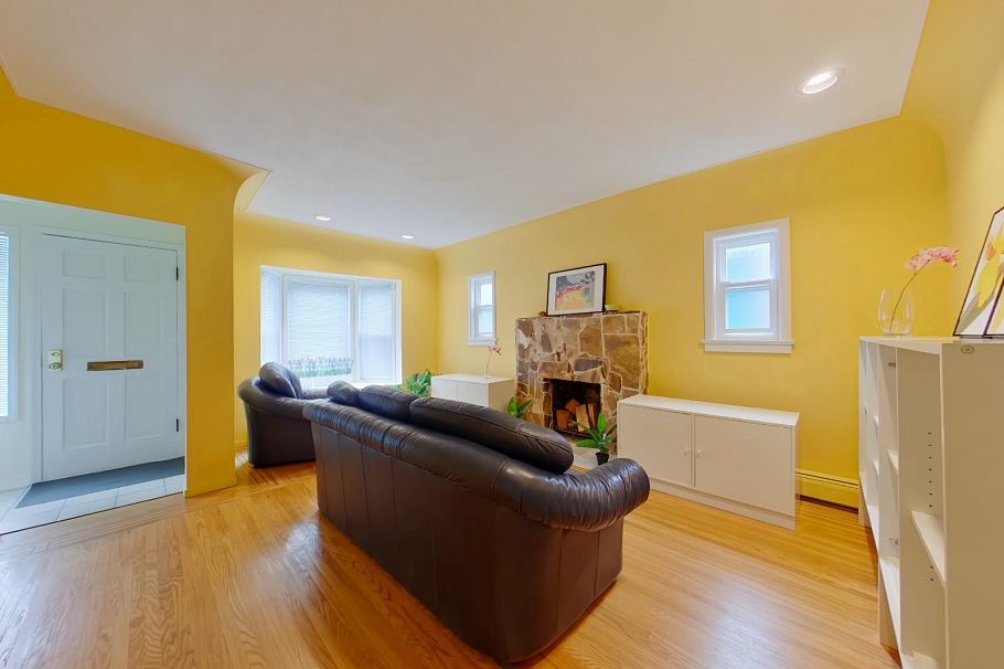 4427 W 16th Avenue Vancouver, BC - 3