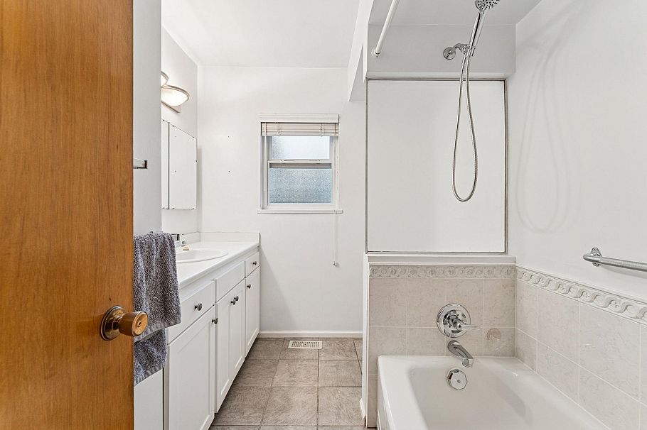 1521 E 64th Avenue Vancouver, BC - 19