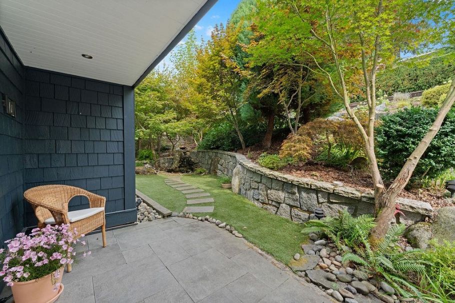 727 Crystal Court North Vancouver, BC - 31