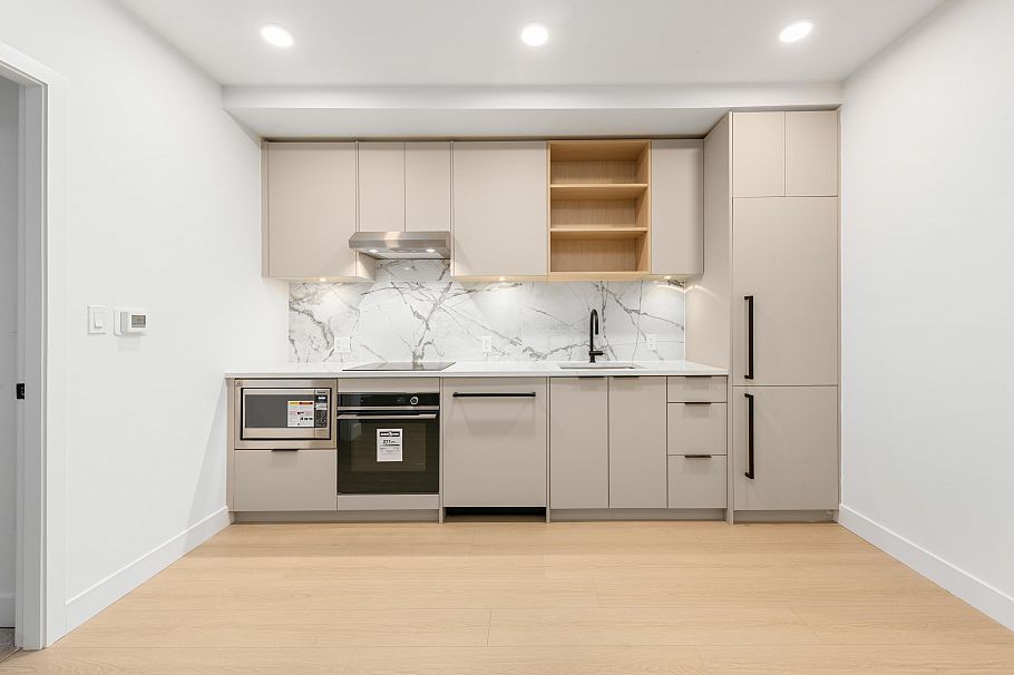 117 422 E 3rd Street North Vancouver, BC - 2