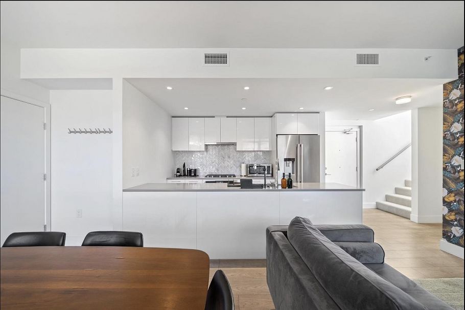 409 3581 E Kent Avenue North Vancouver, BC - 9