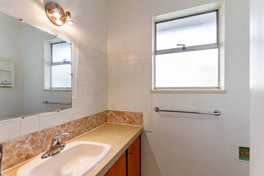 1615 Adanac Street Vancouver, BC - 13