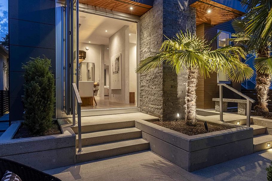 1995 Whyte Avenue Vancouver, BC - 2