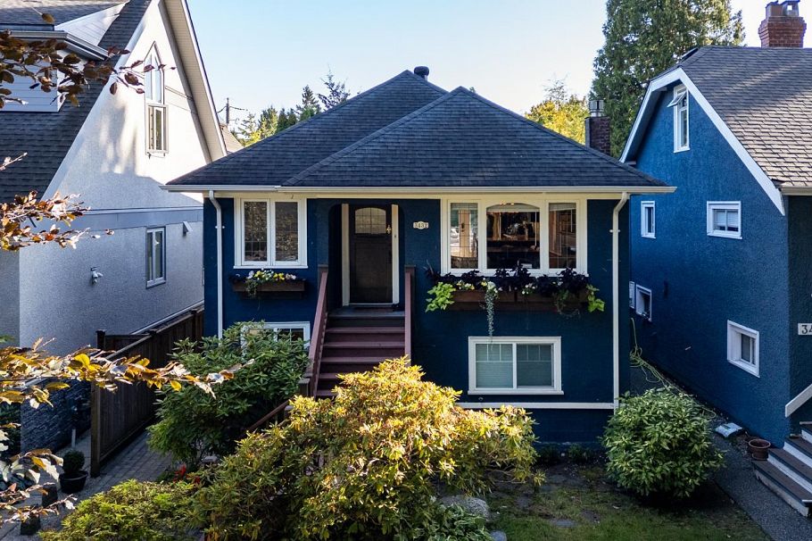 3432 W 13th Avenue Vancouver, BC - 39