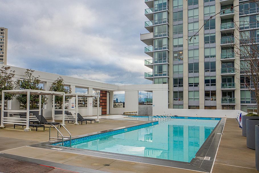 2102 1632 Lions Gate Lane North Vancouver, BC - 3