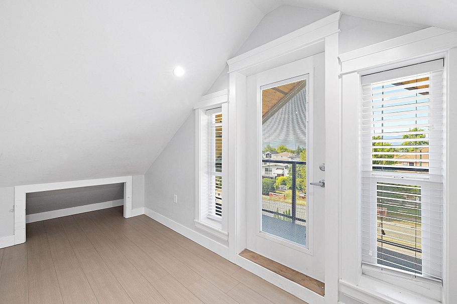 1 2430 E 41 Avenue Vancouver, BC - 23