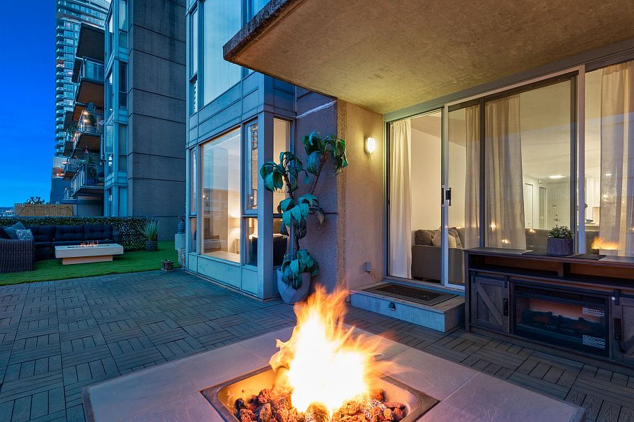 312 555 Abbott Street Street Vancouver, BC - 3