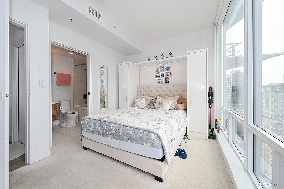 3602 1283 Howe Street Vancouver, BC - 4