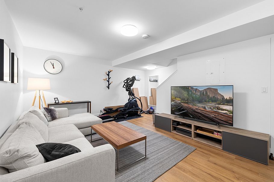 6 1133 Ridgewood Drive North Vancouver, BC - 23