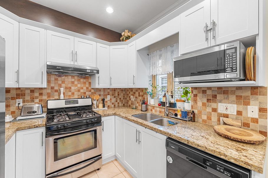 1636 E 12th Avenue Vancouver, BC - 8