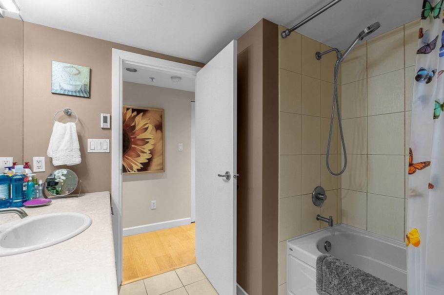 104 3750 Edgemont Boulevard North Vancouver, BC - 13