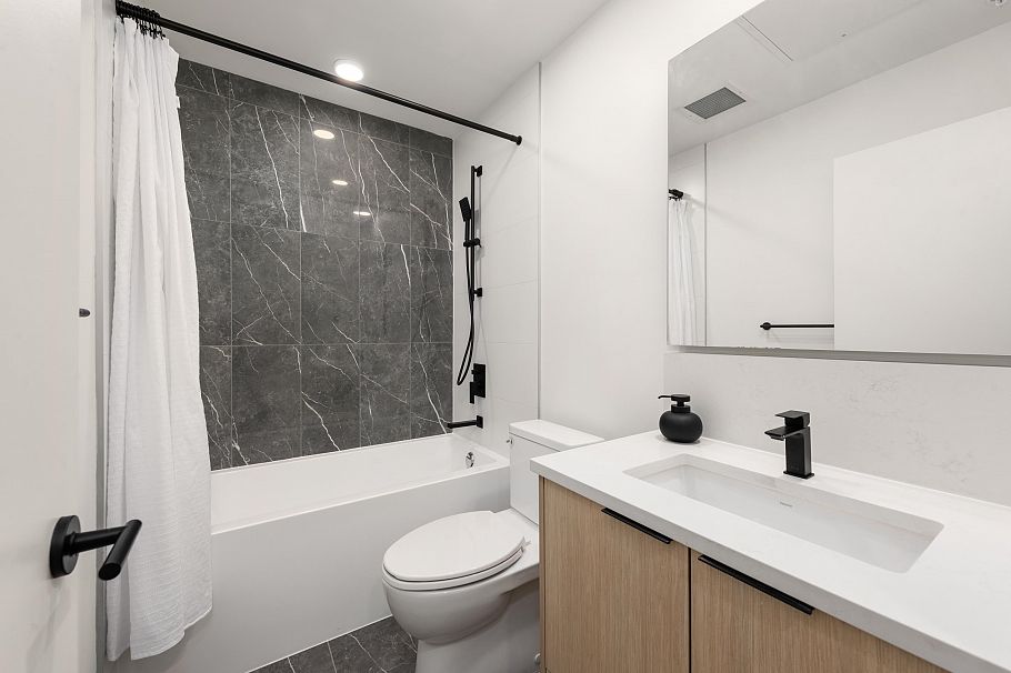 365 422 E 3rd Street North Vancouver, BC - 16