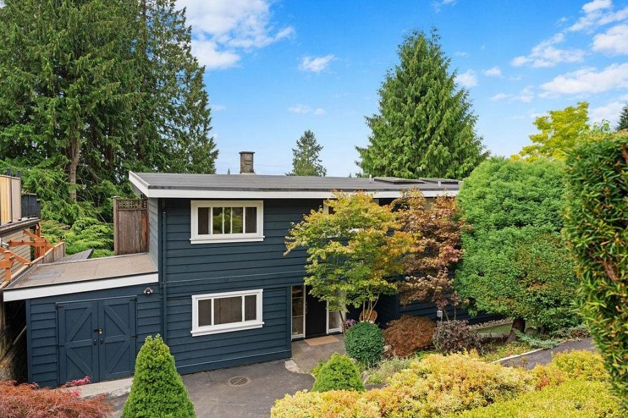 727 Crystal Court North Vancouver, BC - 33