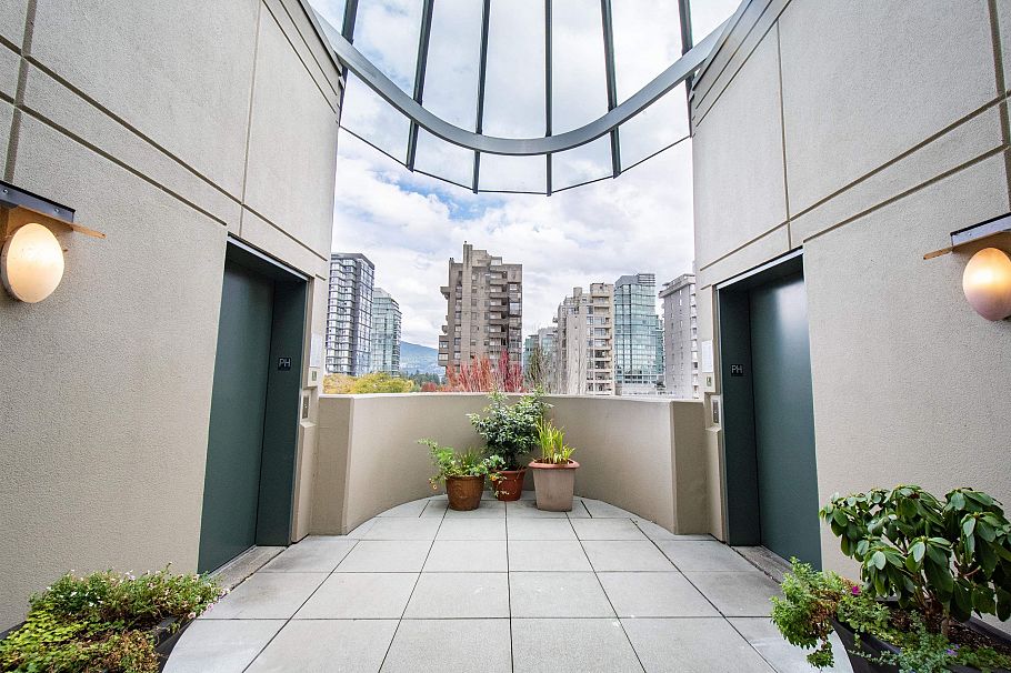 PH4 1688 Robson Street Vancouver, BC - 4