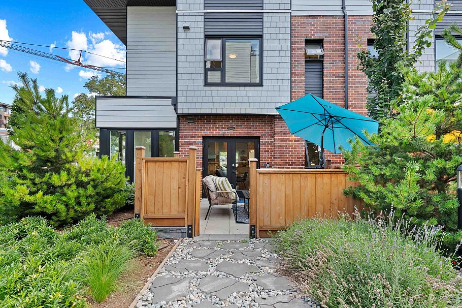 161 565 E 2nd Street North Vancouver, BC - 2