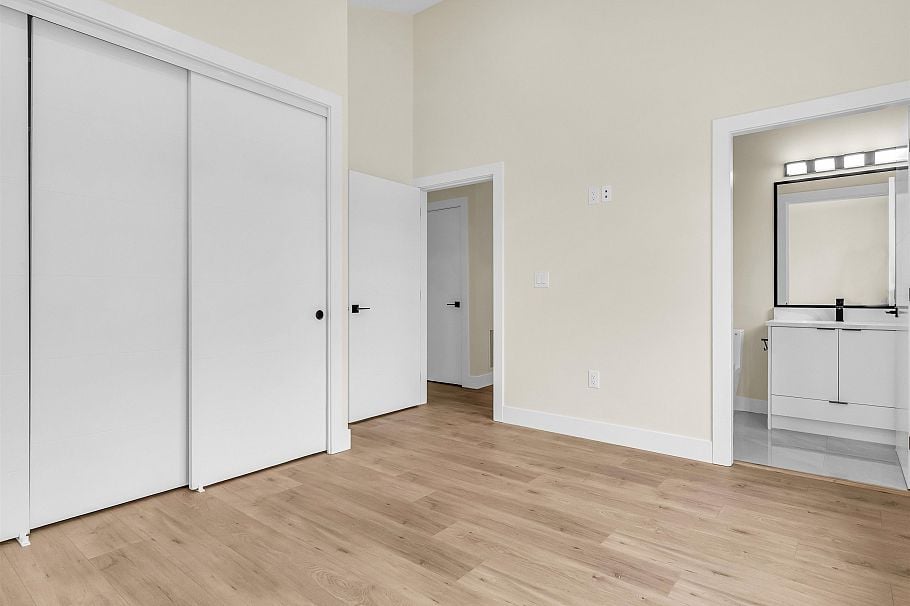 1 5221 Clarendon Street Vancouver, BC - 17