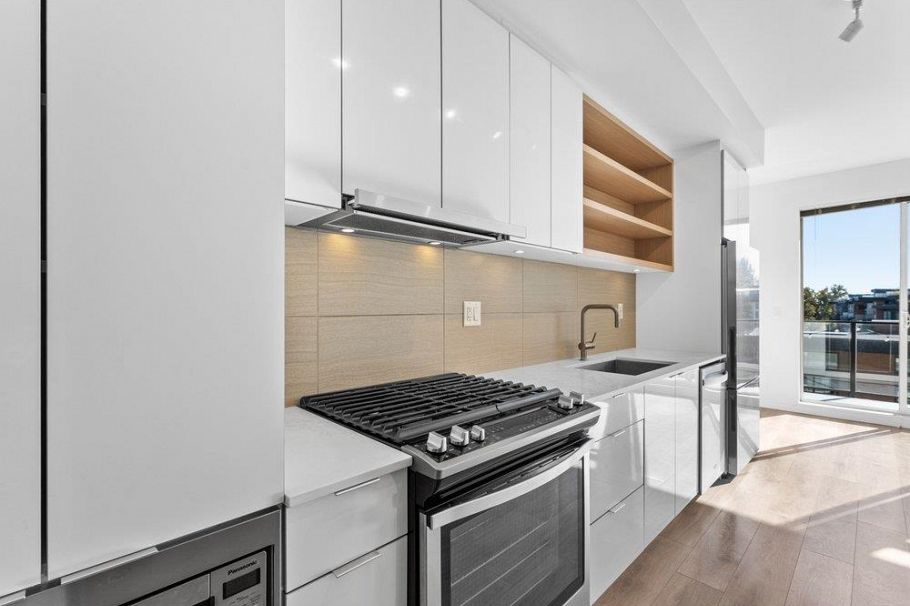 509 725 Marine Drive North Vancouver, BC - 2