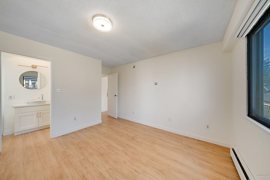 4565 W 9th Avenue Vancouver, BC - 16