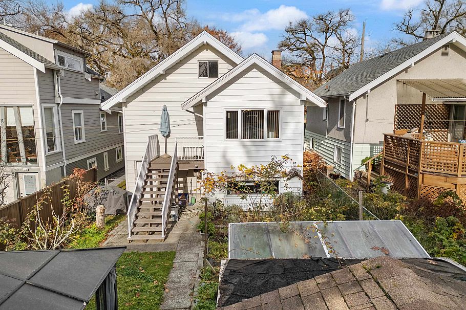 2240 E 6th Avenue Vancouver, BC - 22