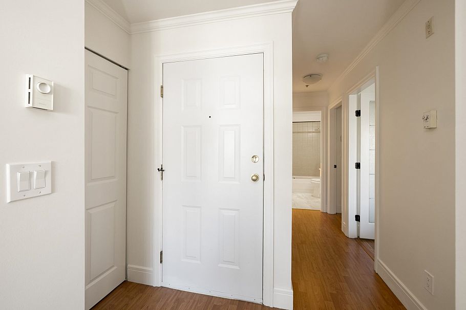 303 788 E 8th Avenue Vancouver, BC - 4