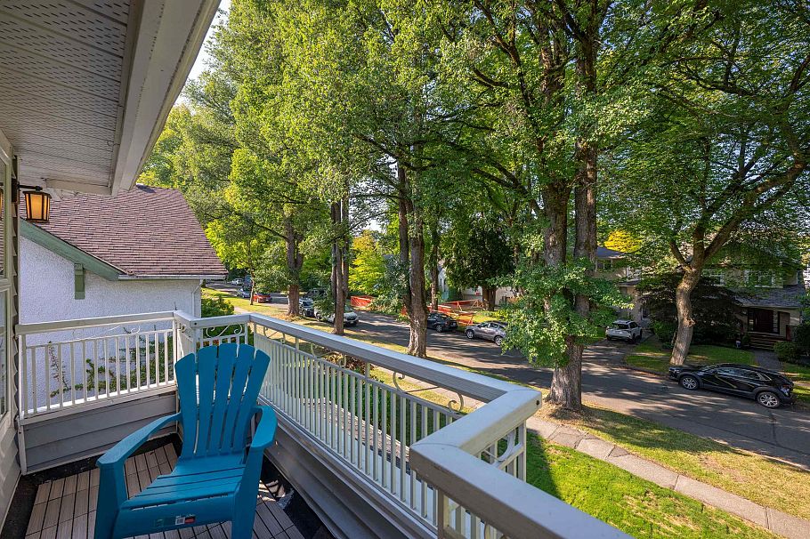 3330 W 21st Avenue Vancouver, BC - 21