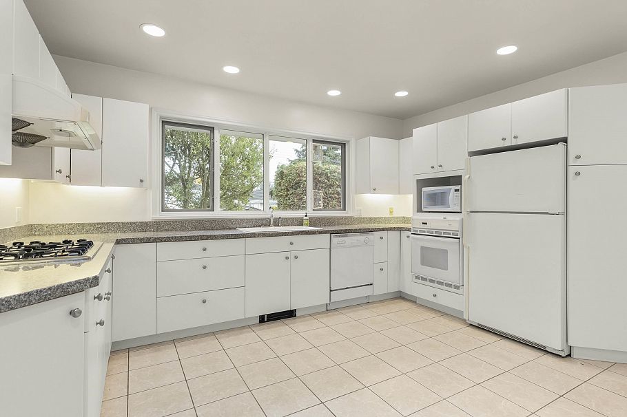 1270 W 46th Avenue Vancouver, BC - 14