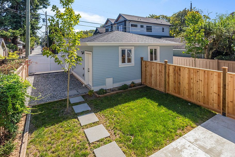 2658 Waterloo Street Vancouver, BC - 31