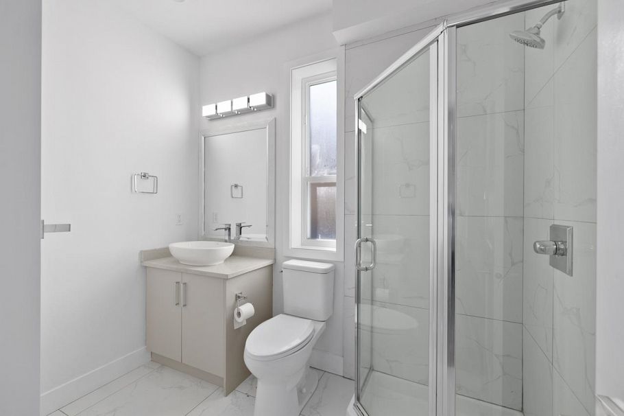 3133 Glen Drive Vancouver, BC - 15