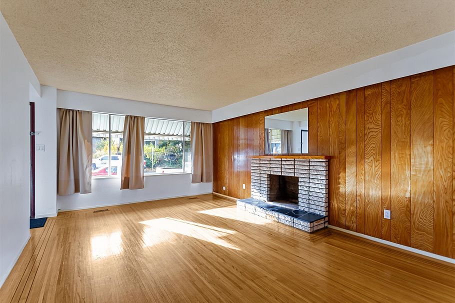 1615 Adanac Street Vancouver, BC - 2