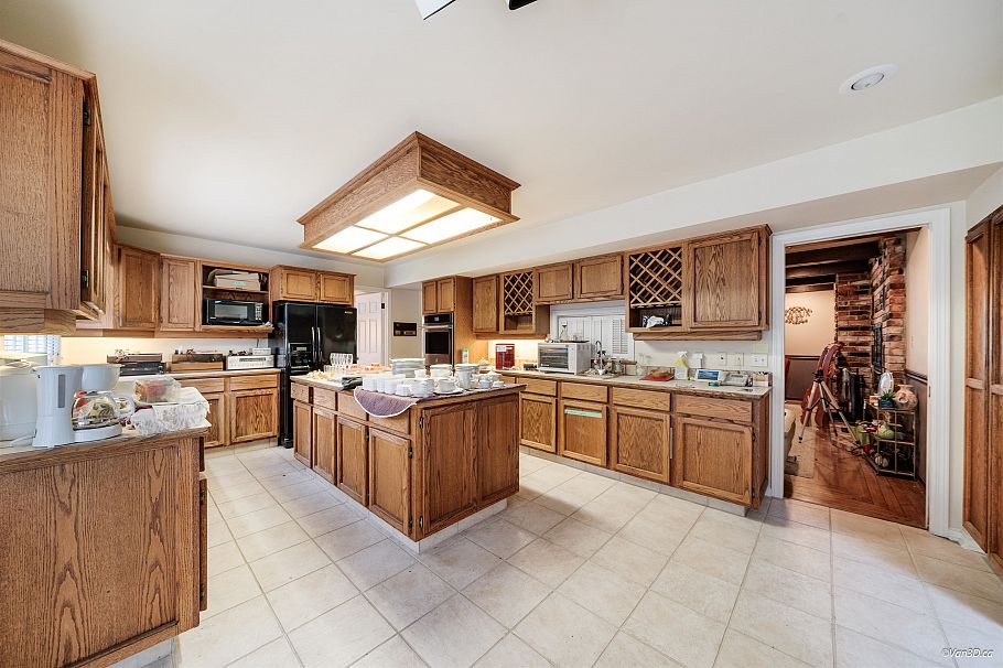 1226 Seymour Boulevard North Vancouver, BC - 8