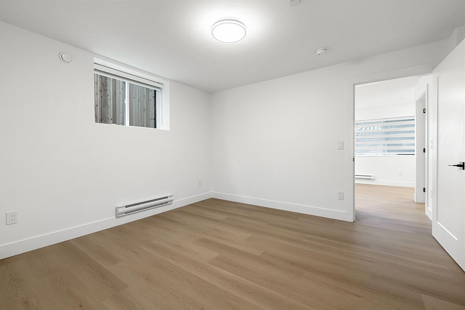 1722 E 64th Avenue Vancouver, BC - 23