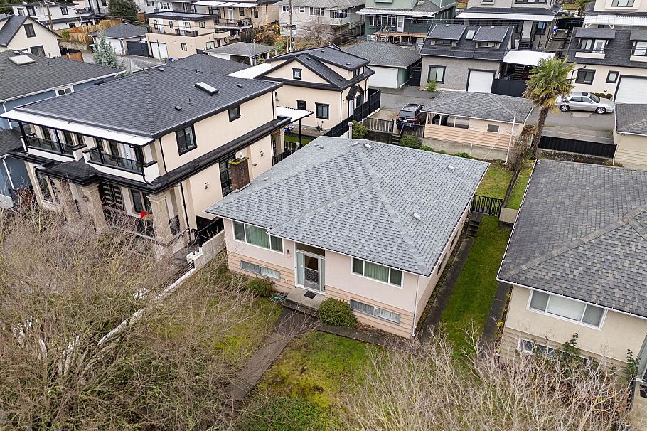 1521 E 64th Avenue Vancouver, BC - 34