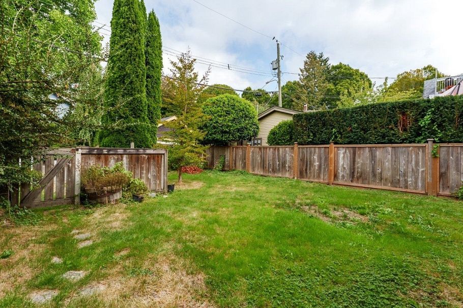 2645 W 6th Avenue Vancouver, BC - 4