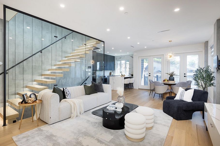 432 E 46th Avenue Vancouver, BC - 2