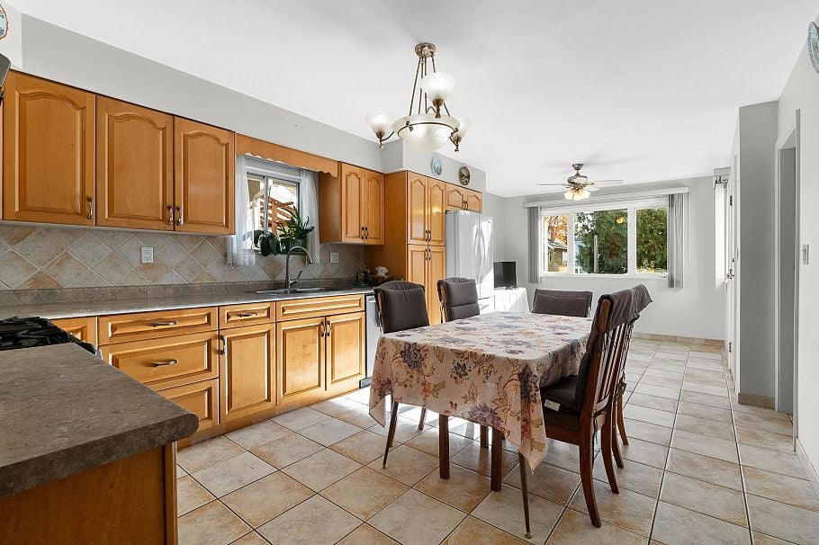 2240 E 6th Avenue Vancouver, BC - 9