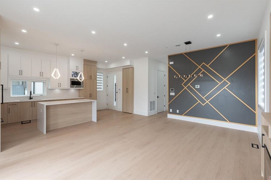 2 6964 Inverness Street Vancouver, BC - 7