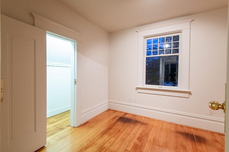 2243 W 5th Avenue Vancouver, BC - 17