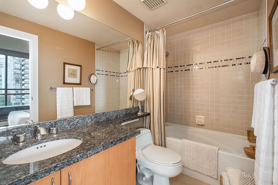 PH4 1688 Robson Street Vancouver, BC - 33