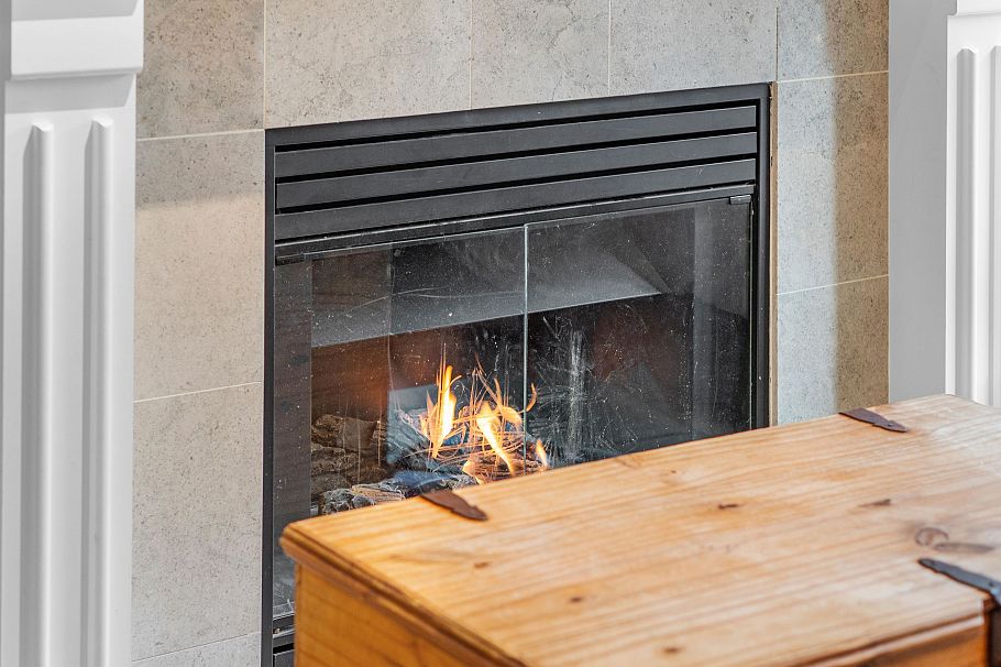 6 2688 Mountain Highway North Vancouver, BC - 6